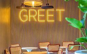 greet hotel Salon de Provence